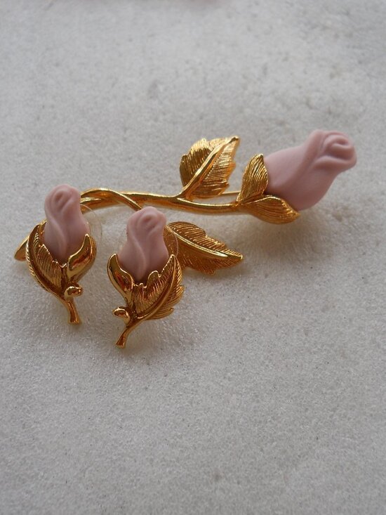 Avon Jewelry - Avon - Rose Pin and Earrings Set   1125